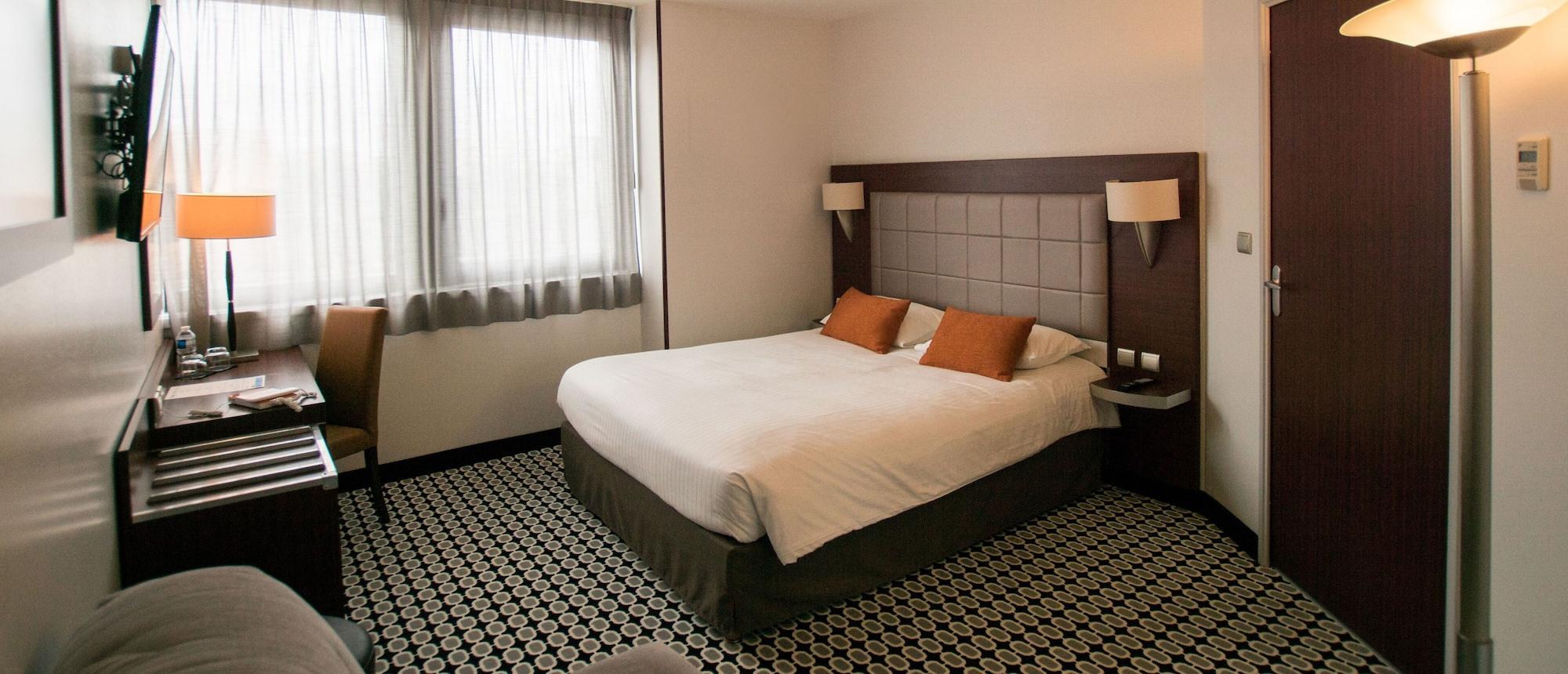 กีริอ๊าด ลิโมฌ ซองทร์ - การ์ - เอเทรียม Hotel ลิมอจส์ ภายนอก รูปภาพ