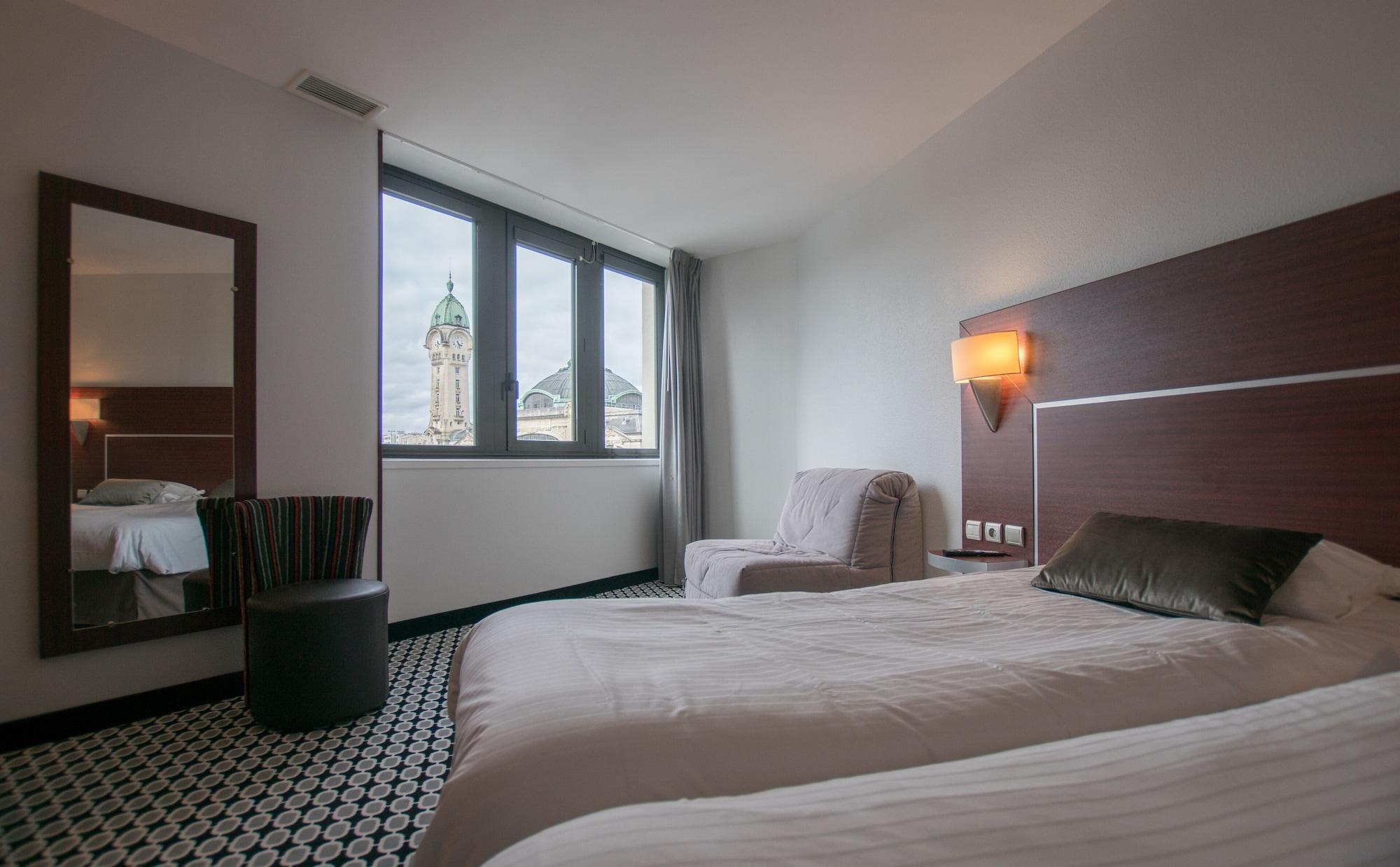 กีริอ๊าด ลิโมฌ ซองทร์ - การ์ - เอเทรียม Hotel ลิมอจส์ ภายนอก รูปภาพ