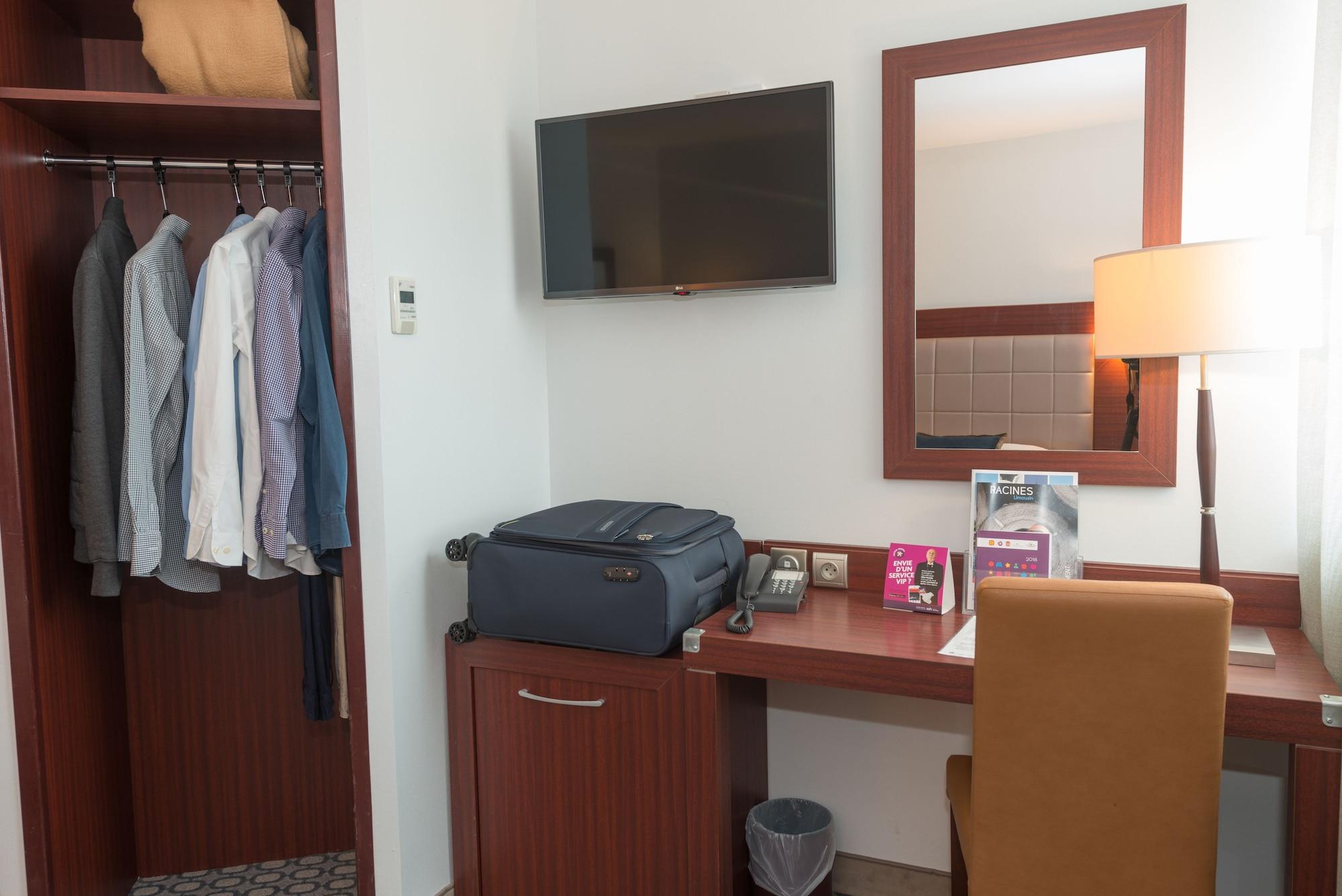 กีริอ๊าด ลิโมฌ ซองทร์ - การ์ - เอเทรียม Hotel ลิมอจส์ ภายนอก รูปภาพ