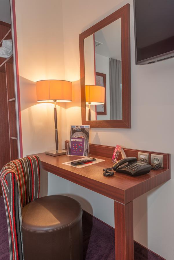 กีริอ๊าด ลิโมฌ ซองทร์ - การ์ - เอเทรียม Hotel ลิมอจส์ ภายนอก รูปภาพ