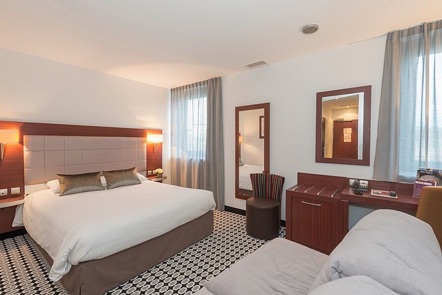 กีริอ๊าด ลิโมฌ ซองทร์ - การ์ - เอเทรียม Hotel ลิมอจส์ ภายนอก รูปภาพ