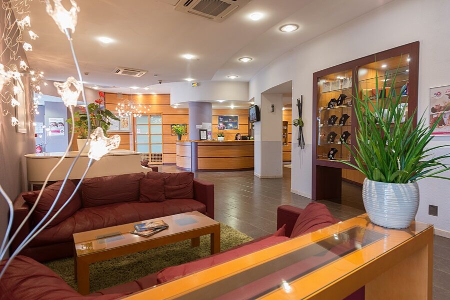 กีริอ๊าด ลิโมฌ ซองทร์ - การ์ - เอเทรียม Hotel ลิมอจส์ ภายนอก รูปภาพ